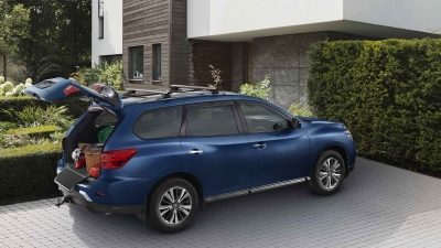 Pathfinder in front of modern house