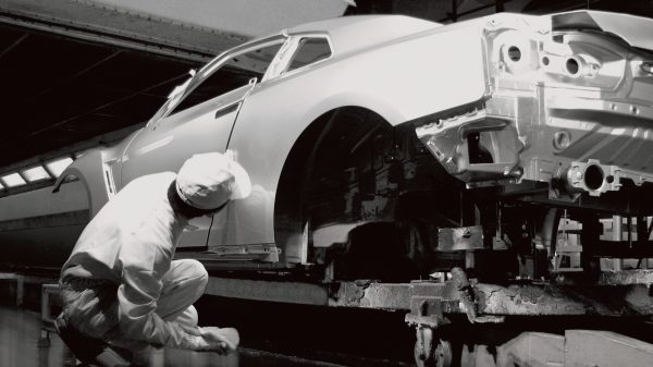 Nissan GT-R exterior finish fanatically inspected by craftsman