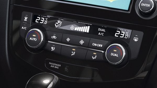 X-Trail detail shot temperature controls