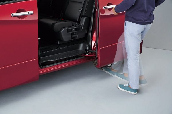 Serena e-POWER Easy doors opening