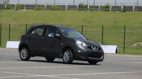 Apa dan Kenapa Mobil Mengalami Body Roll