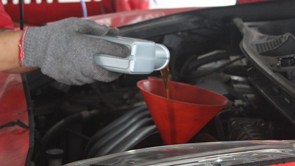 Cairan di Mobil yang Wajib Anda Cek Rutin