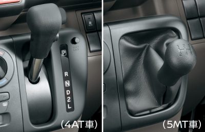 全車にインストシフトノブを採用。