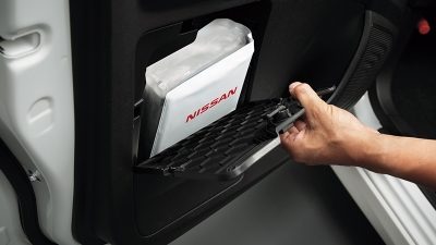 ドアポケット〈助手席〉(ボトルホルダー、車検証収納ボックス付)
