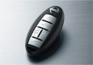 インテリジェントキー(運転席・助手席・バックドア感知、作動確認機能付、キー2個)