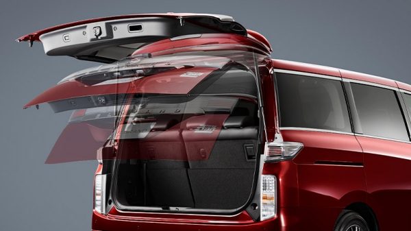 elgrand_2010_interior_utility_05