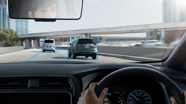 クルマが見守り、運転をサポートしてくれるから、高速のロングドライブが楽しくなる。