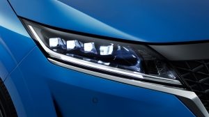 LEDヘッドランプ(ハイ/ロービーム、オートレベライザー、シグネチャーLEDポジションランプ付)