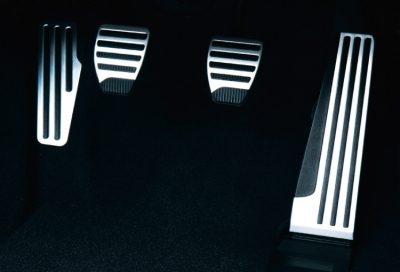 アルミ製アクセル・ブレーキ・クラッチ(6MT車)ペダル、フットレスト