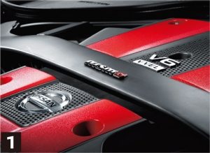専用エンジンカバー・専用ストラットタワーバー(nismoロゴ入り)