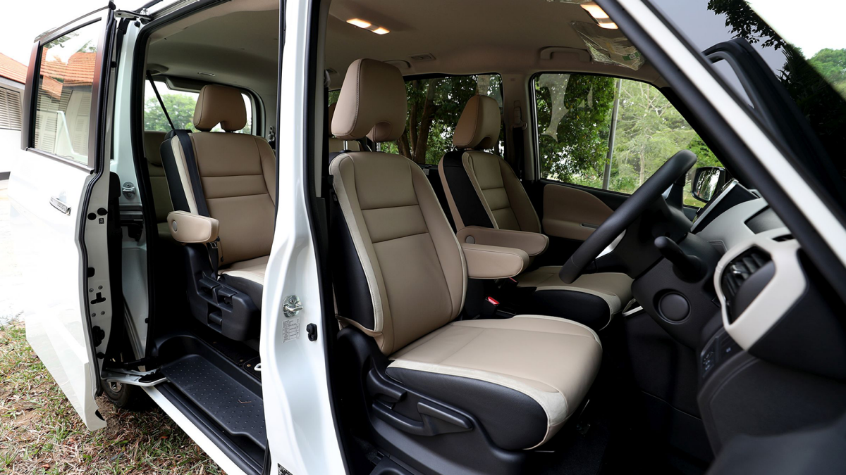 Serena e-POWER side