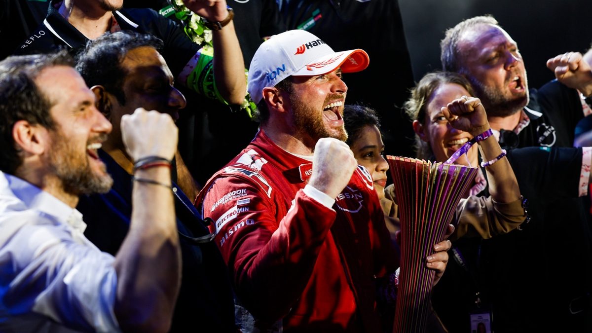 Oliver Rowland celebrating in a crowd