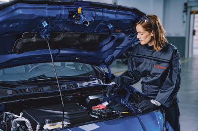 A women repairing a car