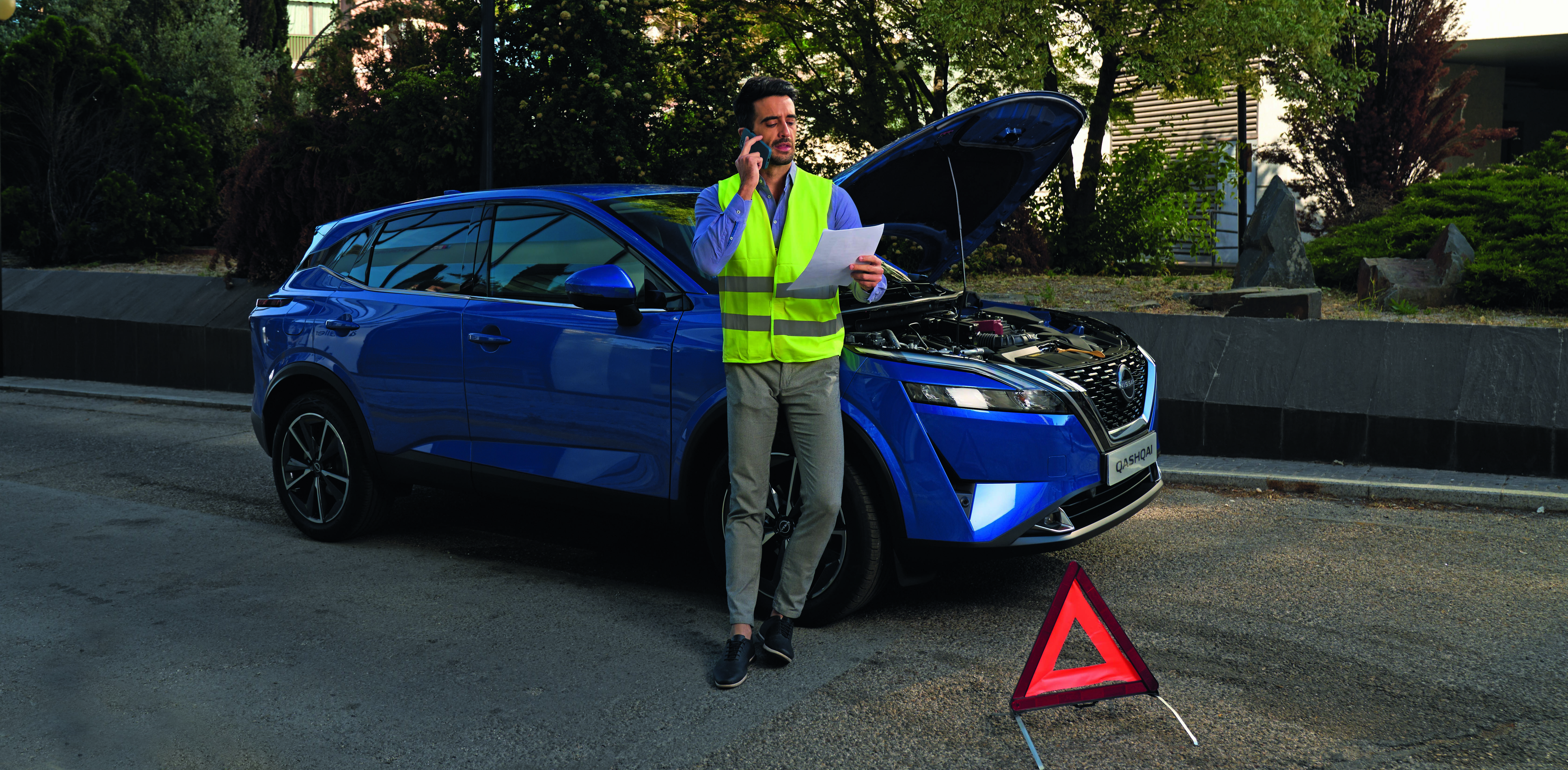 A man calling Nissan roadside assistance