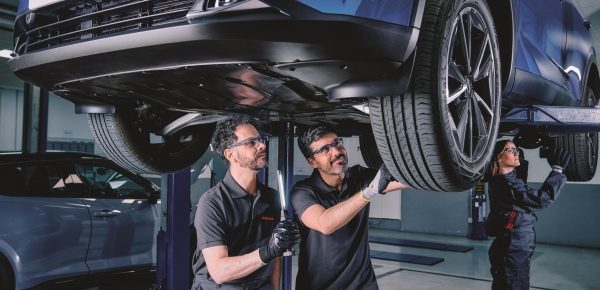 2 men repairing a car