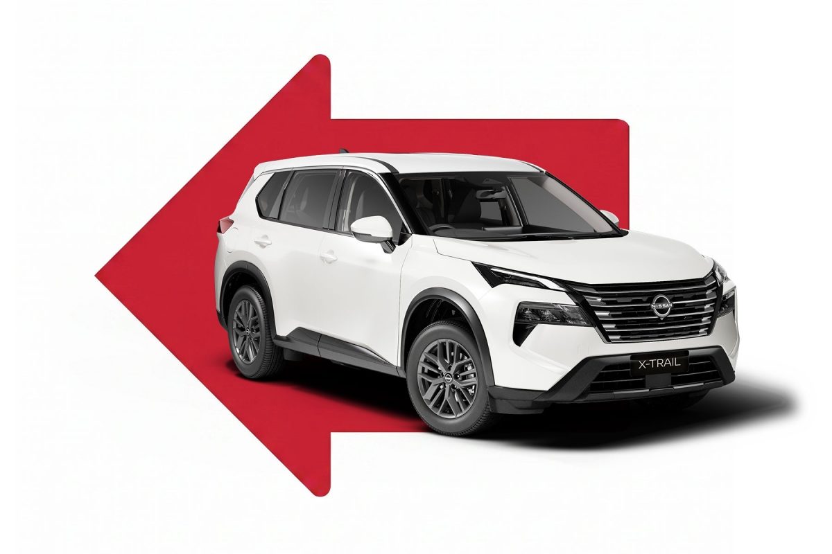 X-TRAIL displayed on a red left-pointing arrow.