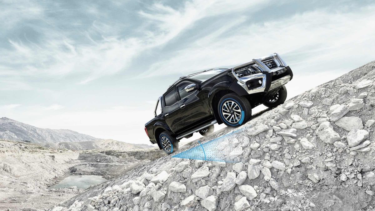 Navara driving up hill with Hill-Start Assist
