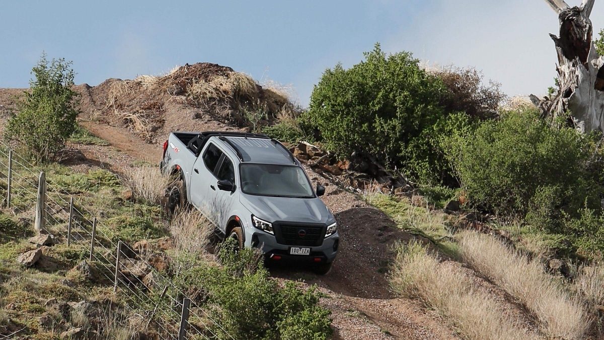 New Nissan Navara descending slope