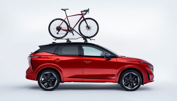 Nissan Qashqai carrying a bike