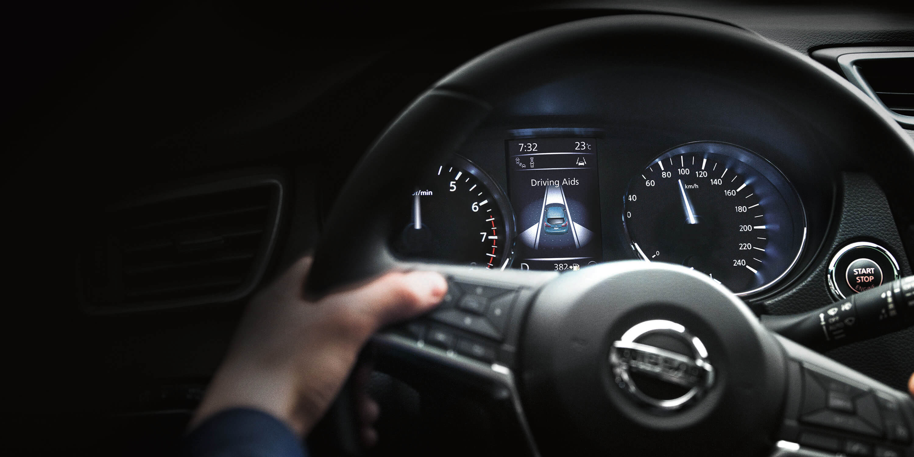Nissan Pathfinder Advanced Drive Assist™ Display Close-up 