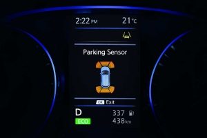 Nissan Advanced Display with parking sensors on screen