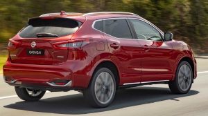 QASHQAI N-SPORT on countryside road