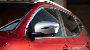 QASHQAI N-SPORT side window and mirror with silver detailing