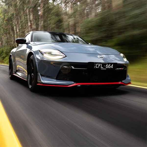 Nissan_Z_Nismo_Driving_In_Motion