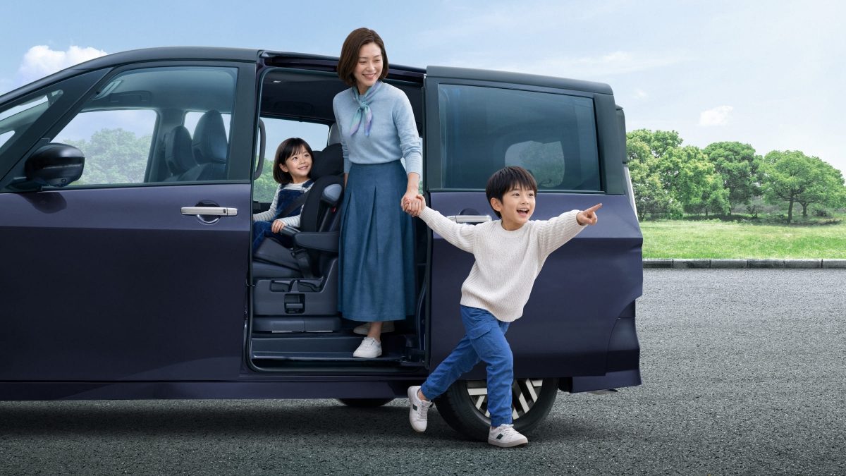 Nissan Serena Exterior 3