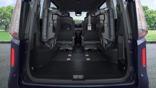 Nissan Serena Luggage 01