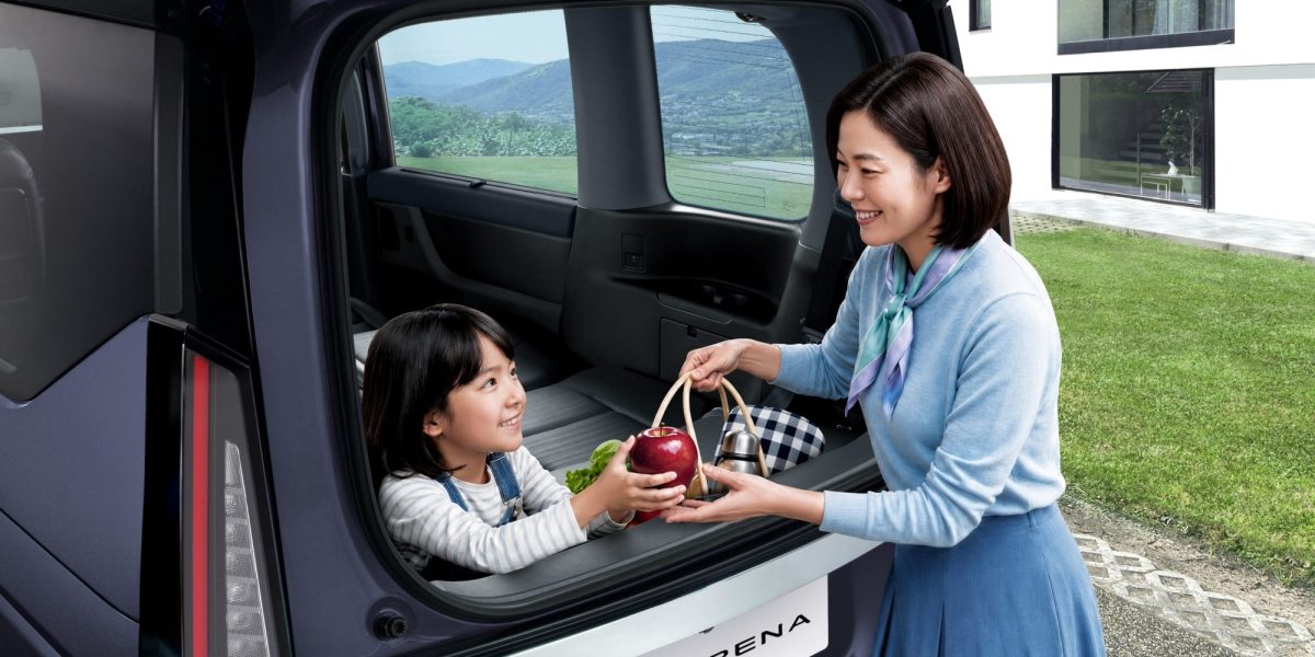 Nissan serena interior 4