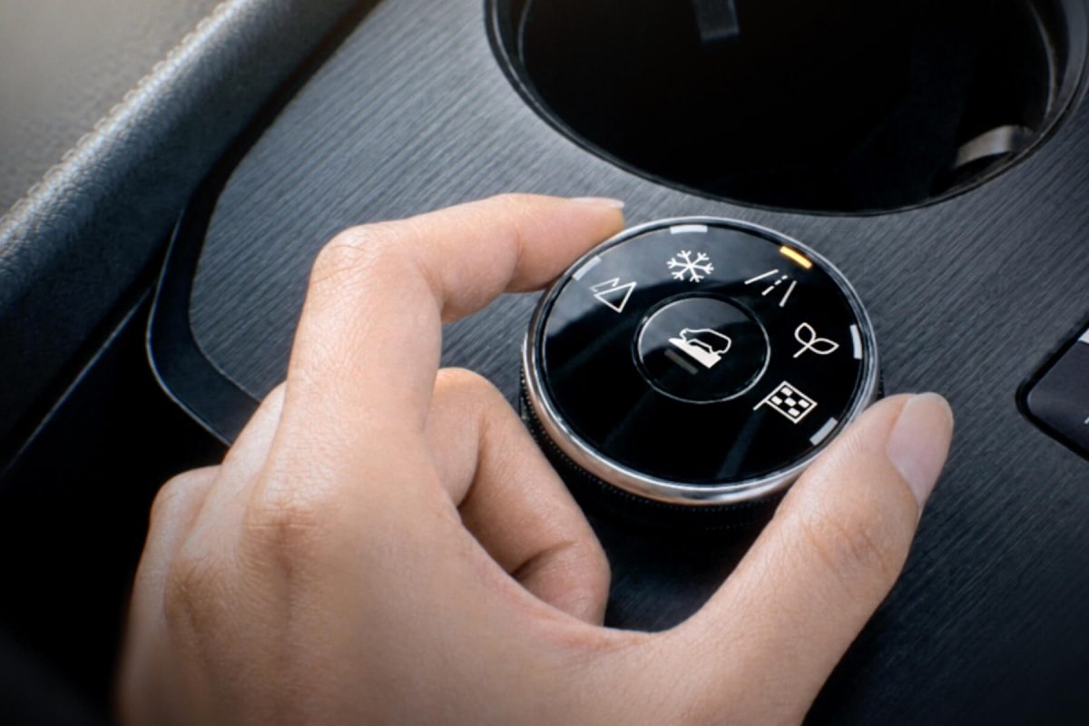 Nissan X-Trail Boy with hearphone