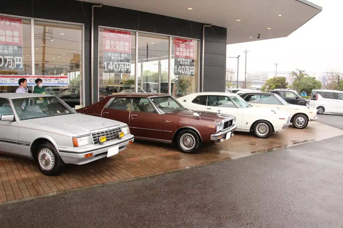 ショールーム前に展示していただきました