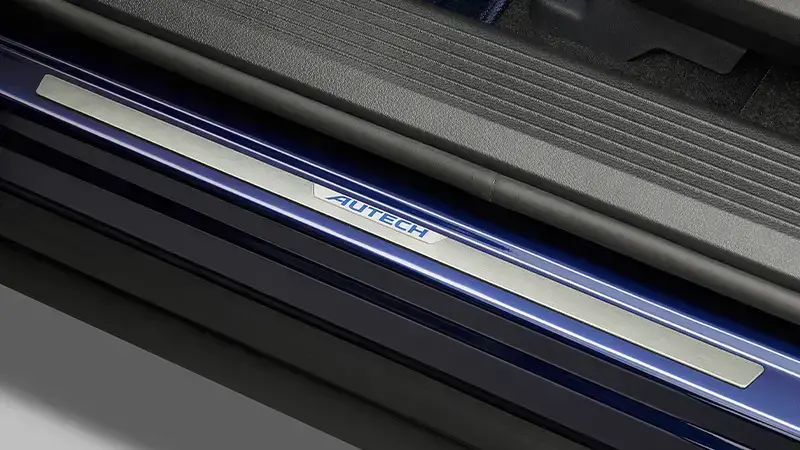 AUTECHドアステップアクセントプレート〈フロント〉