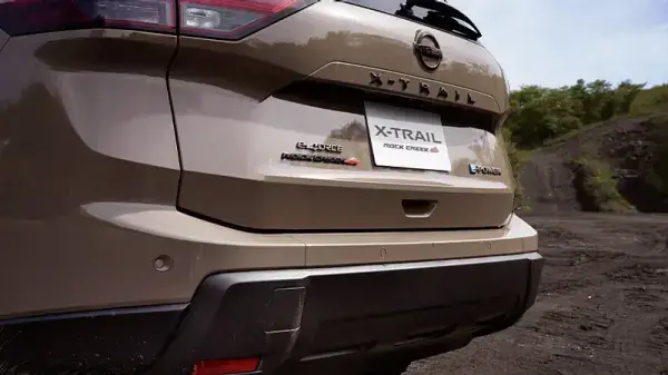 X-TRAILエンブレム（ブラック）（ROCK CREEK専⽤）