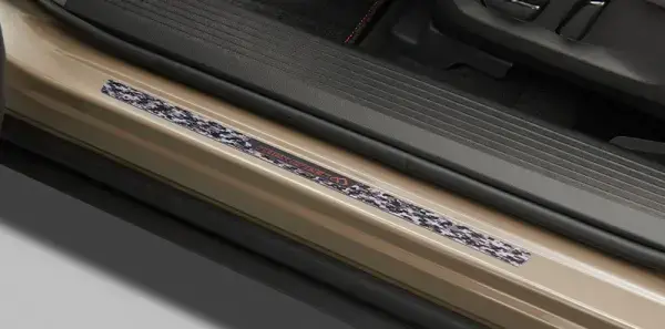 ROCK CREEKドアステップアクセントプレート（デジタル迷彩、「ROCK CREEK」ロゴ入り）＜フロント＞