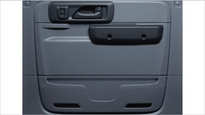 ハネ上式リヤシート（後席）