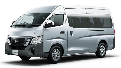 Photo：ワゴン ワイドボディ（2WD）。スーパーロングボディ ワイド幅 ハイルーフ 低床 10人乗 4ドア。ボディカラーはブリリアントシルバー（M）〈＃K23〉。