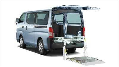 Photo：リフター付バン。オプション装着車。