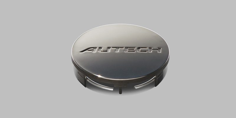 AUTECHダークセンターキャップ（ダーククロム、「AUTECH」ロゴ入り）