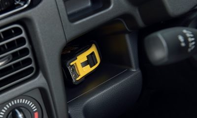 インストポケット（運転席左側）