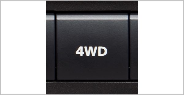 2WD←→4WDの切り替えはワンタッチ。 （「SD」「DX 4WD」「GX 3AT車」）