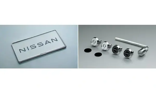 ナンバープレートリムセット（ダーククローム）＋ナンバープレートロック（Nissanブランドロゴステッカー付）