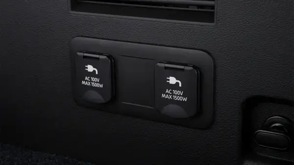 100V AC電源（1500W）（セカンド1個、ラゲッジ2個）［グレード別設定］