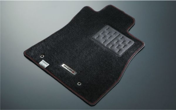 フロアマット（ブラック NISMOバージョン：1台分）