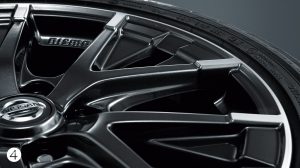 専用18インチアルミホイール