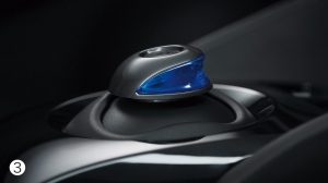 専用電制シフト（Bレンジ、ガンメタクローム加飾付）