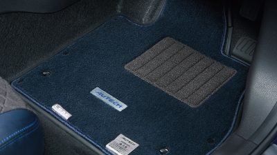 専用デュアルカーペット（消臭機能付、AUTECHエンブレム付）