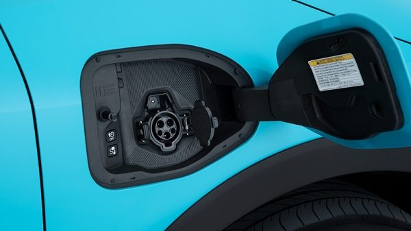 普通充電ポート（運転席側）