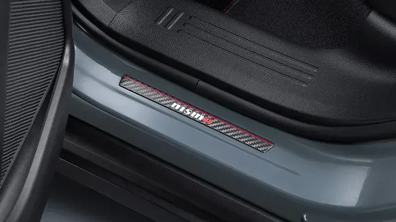 NISMOドアステップアクセントプレート〈リヤ〉